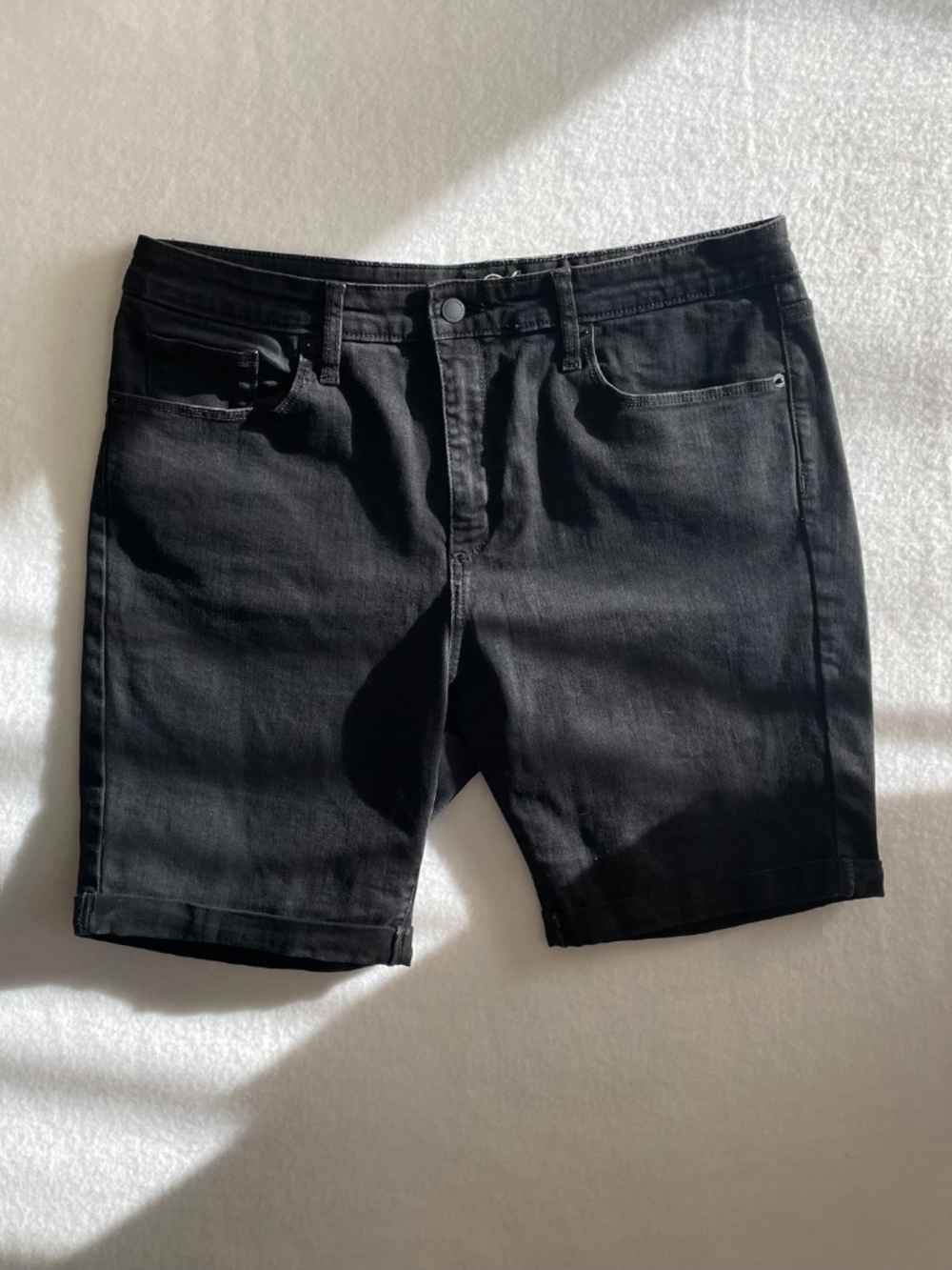 Universal Thread High-rise Black Bermuda Shorts in "Like New" Plus Size 16